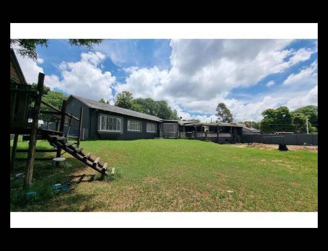 4 BEDROOM HOUSE FOR SALE IN BRAMLEY NORTH